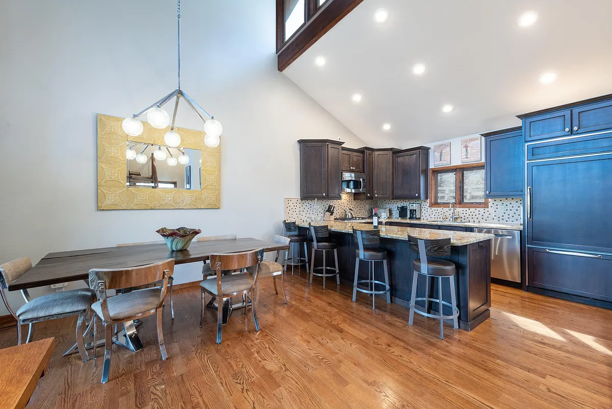 Building Photo - 1500 Deer Valley Dr