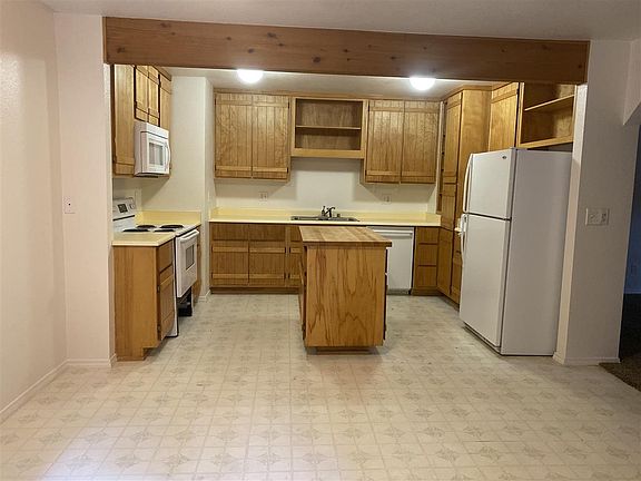 5th image of 422 Dogwood Dr