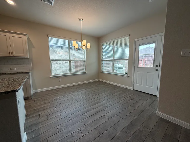 125 Hollytree Ln — Photo 6