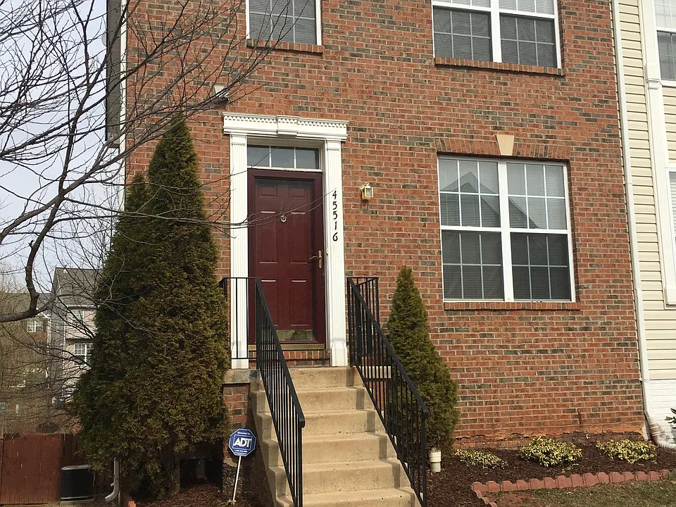 45516 Lakemont Sq