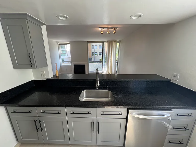 1943 Selby Ave #101 — Photo 5