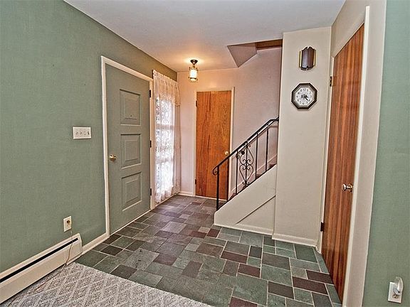 3rd image of 910 Rutgers Dr