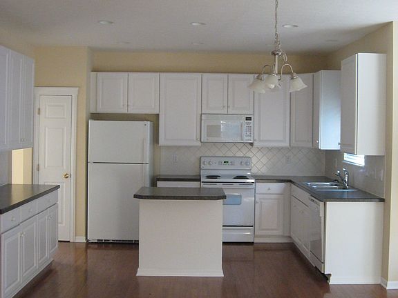 Kitchen with great counterspace