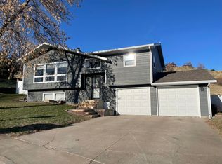 608 Yucca Dr, Pierre, SD 57501