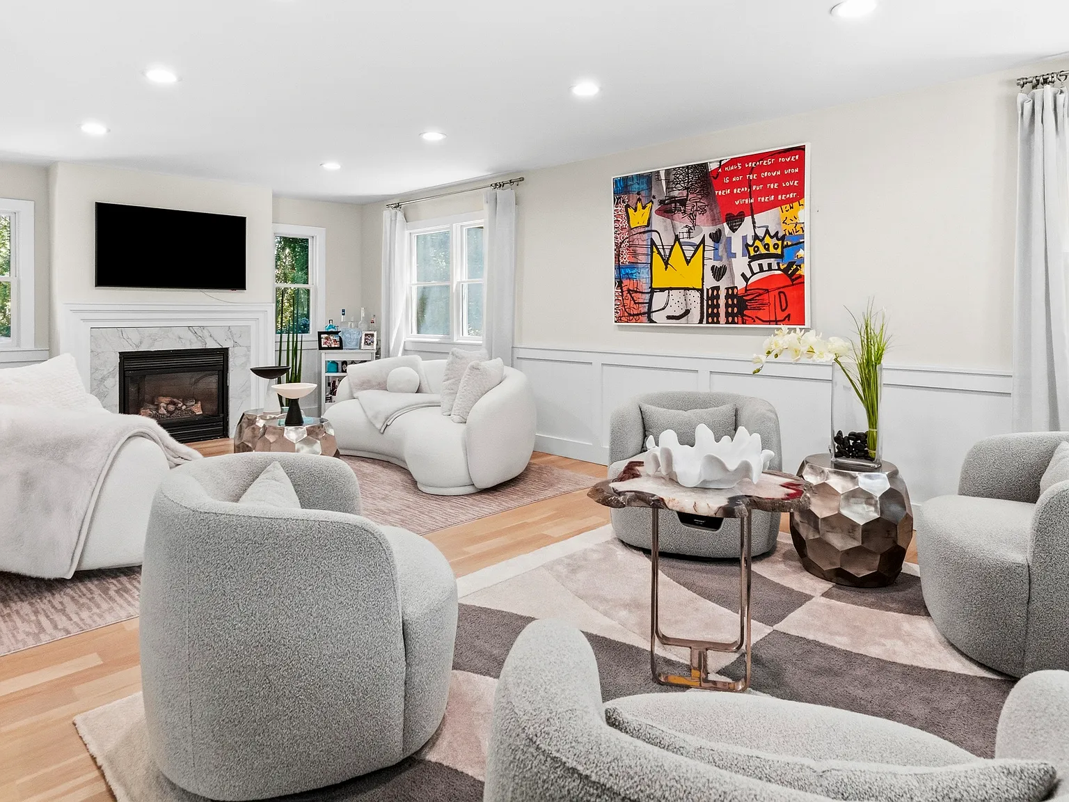 Renovated Retreat in the Heart of Water Mill — Photo 2