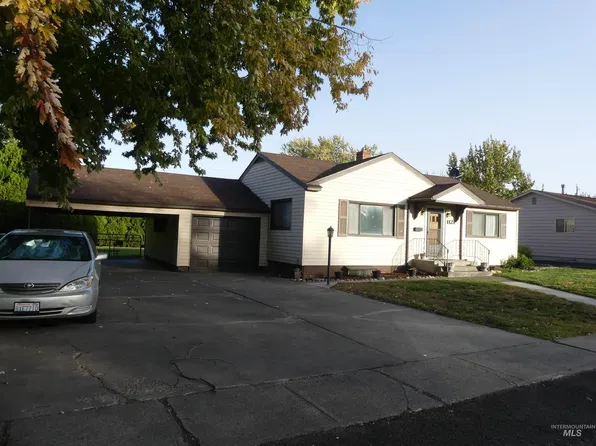 1121 10th St, Clarkston, WA 99403