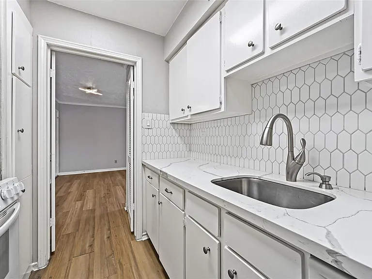 800 Post Oak Blvd #75 — Photo 11
