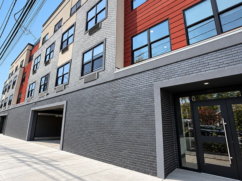 1st image of 444 Summer St #2