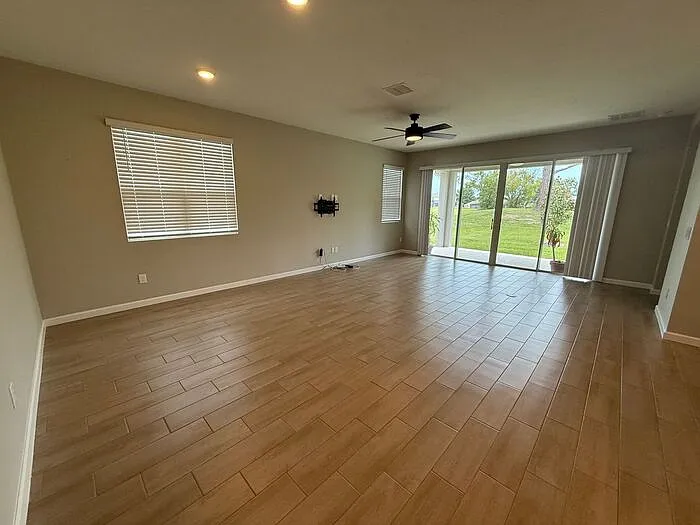 10073 Spring Lake Dr — Photo 9