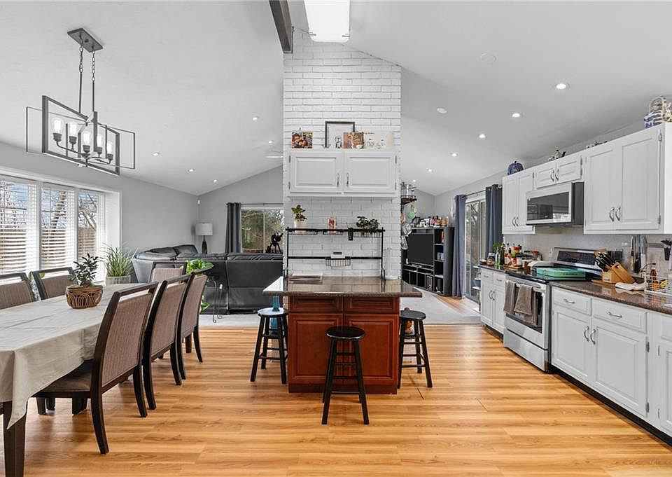 1st image of 77 Woodlawn Ave