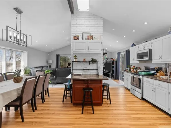 77 Woodlawn Ave, North Providence, RI 02904