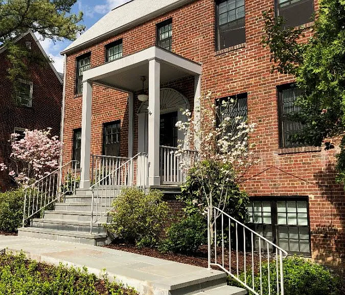 1501 N Rhodes St — Photo 1