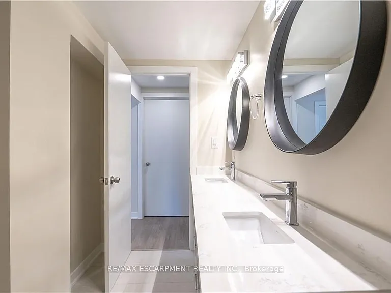 749 Upper Ottawa St #2 — Photo 13