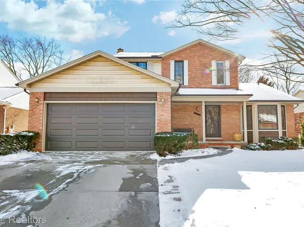 18046 Gaylord Ct, Clinton Township, MI 48035