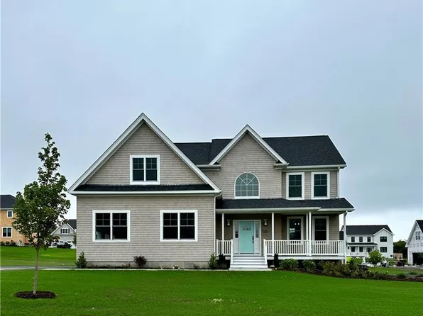 125 Ferreira Ave, Portsmouth, RI 02871