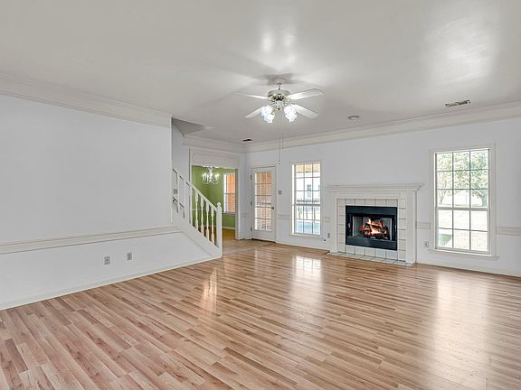 3rd image of 157 N Aberdeen Dr