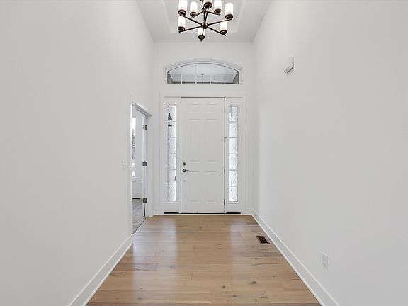 5th image of 1933 Camrose Ct