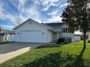 130 Renea Dr, Saint Charles, MN 55972