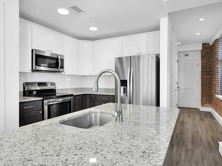 The Residences at Barnett — Photo 37