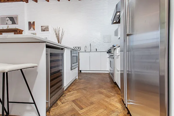 Sold by Griffith Real Estate | media 3