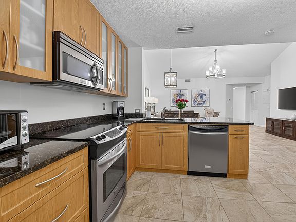 5th image of 6658 Via Regina #10