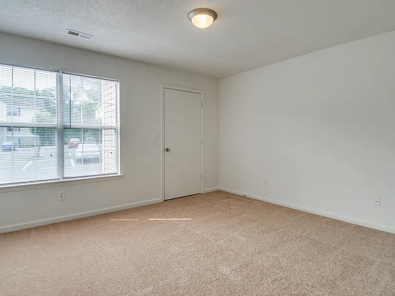 Crestview Apartments — Photo 27