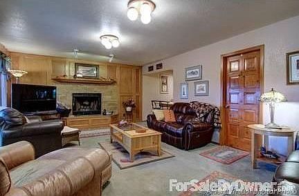 Living area with wet bar : Relax in your cozy living room with a convenient wet bar!
