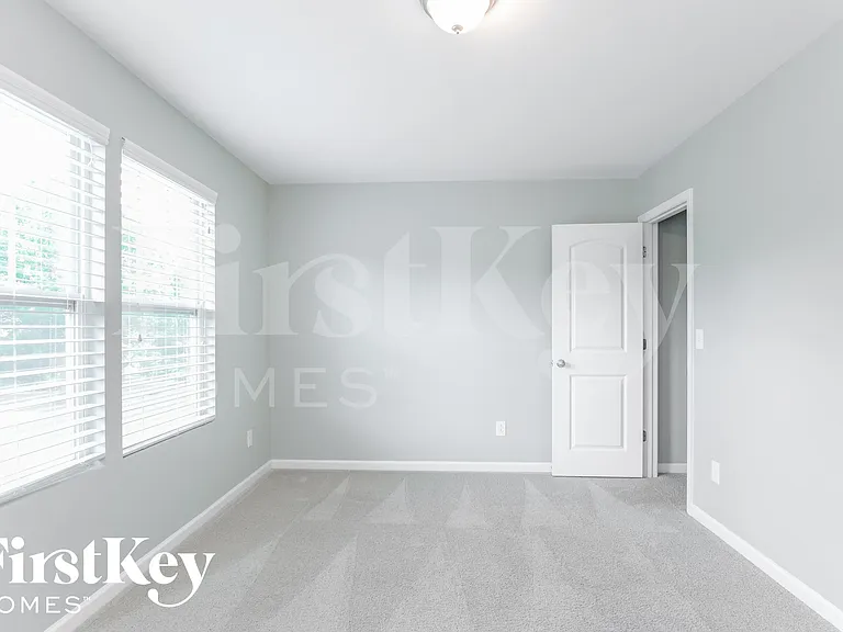 812 Southridge Dr — Photo 10