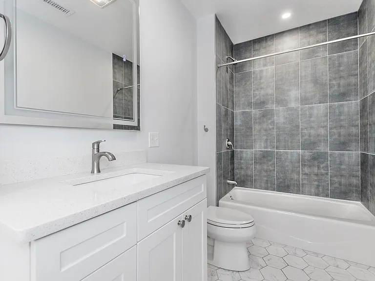 210 Adams St #3 — Photo 26