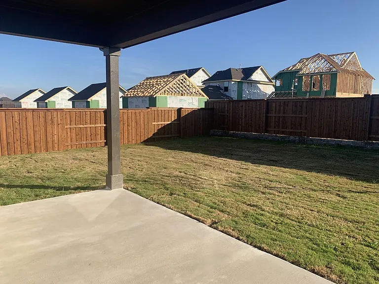 1821 Leo Dr — Photo 13