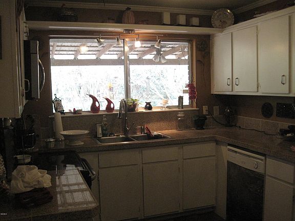 3rd image of 4202 Londontown St