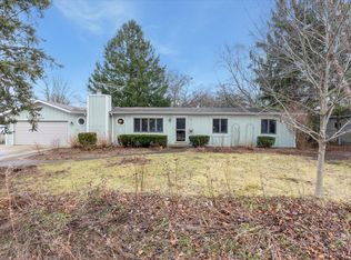 5220 Palm St, McHenry, IL 60051