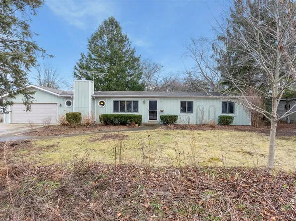 5220 Palm St, McHenry, IL 60051