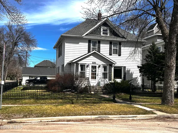 101 S 4th St, Milbank, SD 57252