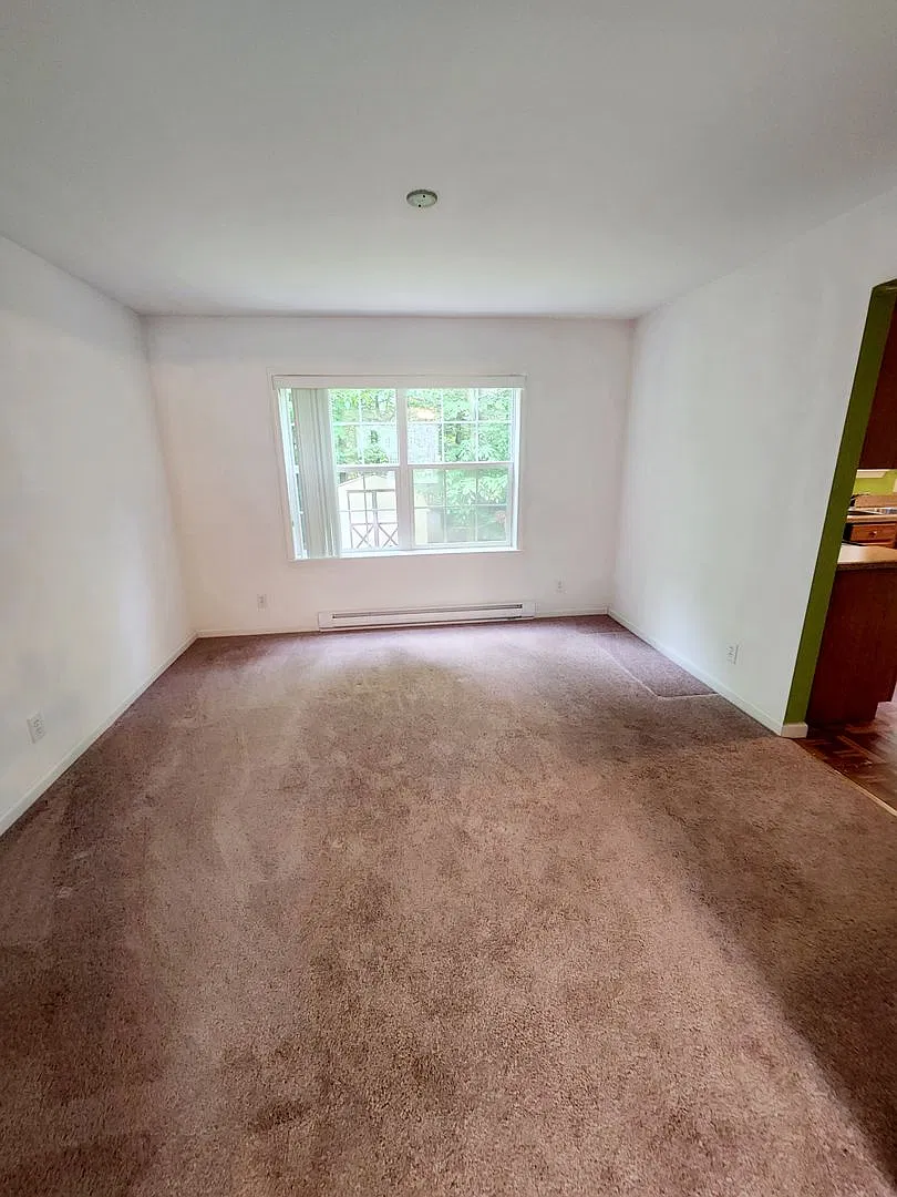 Large 4 bedroom house in an Amenity Filled Community! — Photo 2