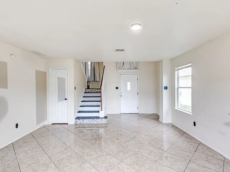 4411 Causeway Ct — Photo 5