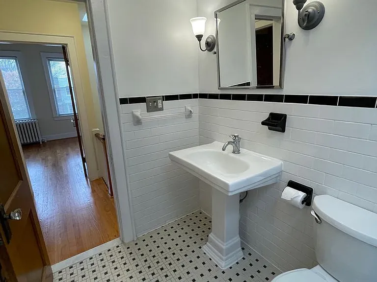 539 24th St NE — Photo 31