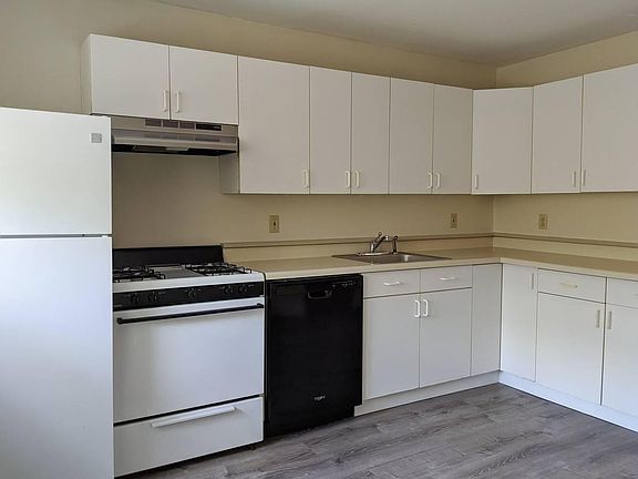 2nd image of 72 Meadowbrook Rd APT 3