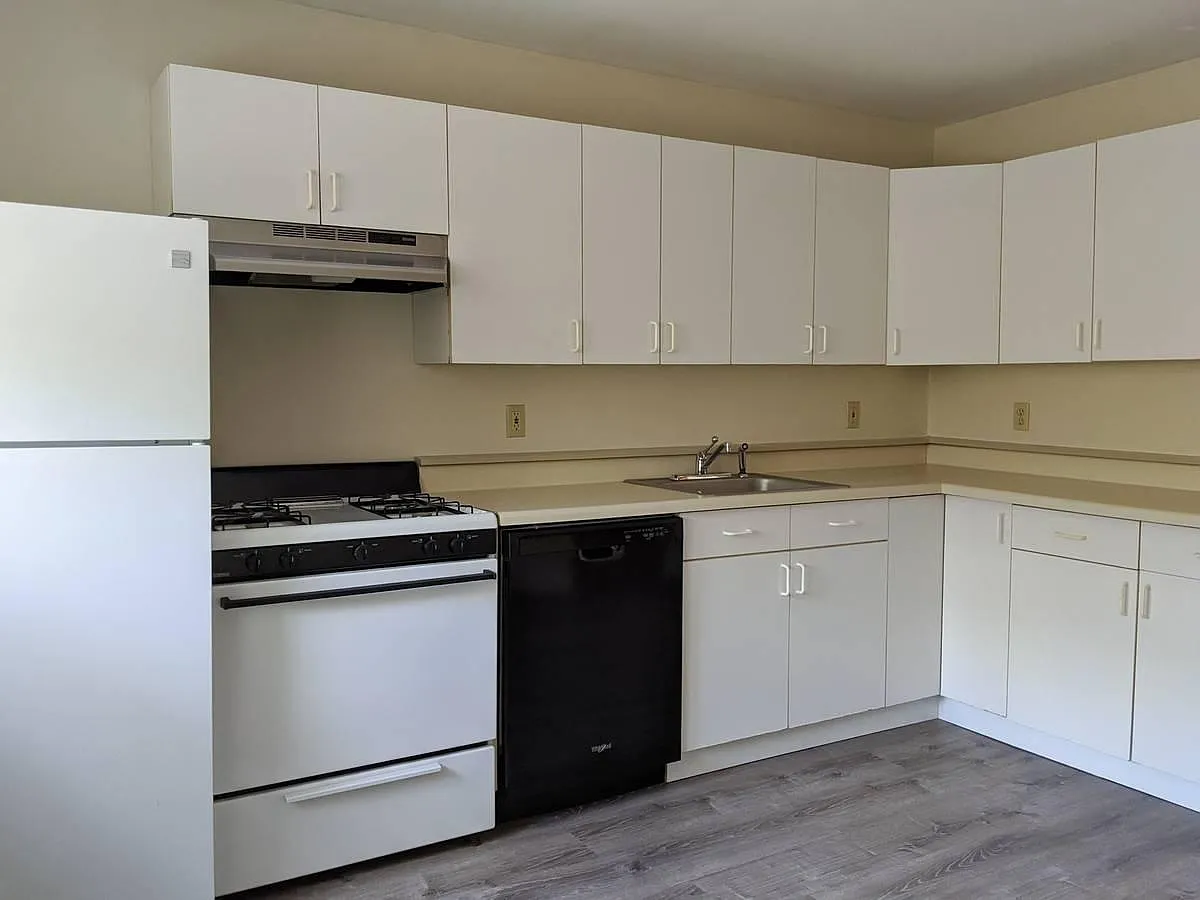 Building Photo - 72 Meadowbrook Rd #3