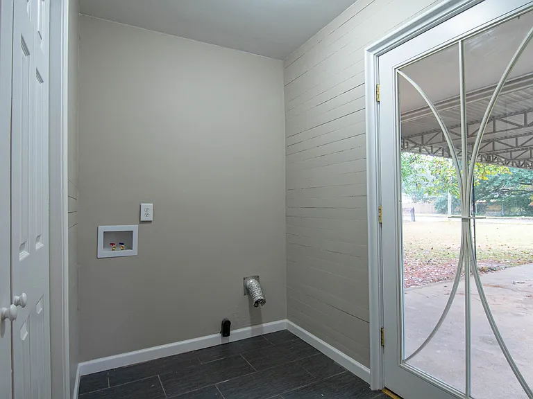 895 Greg Dr — Photo 21