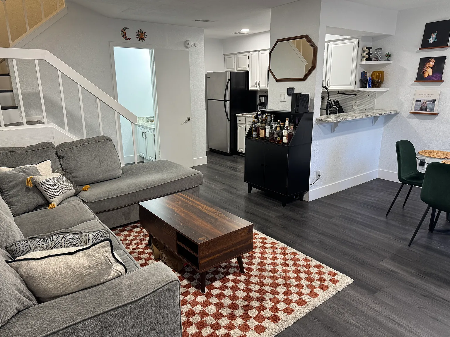 2 bed, 990 sqft, $1,975 — Photo 4