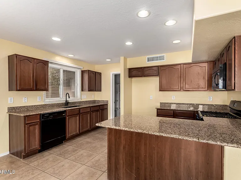18103 W Smokey Dr — Photo 8