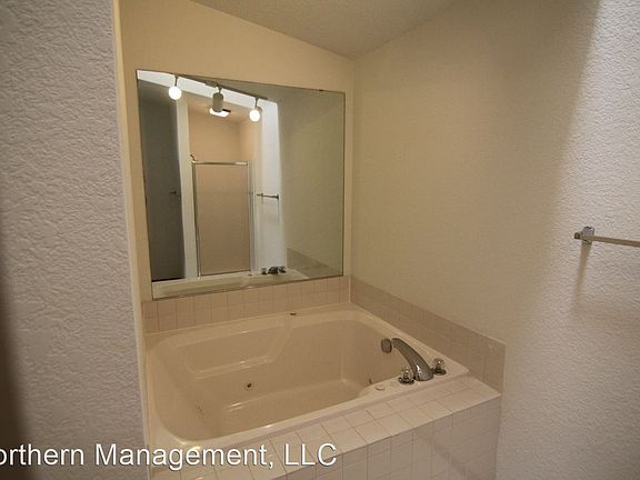4th image of 2202 Meadowland Dr #101