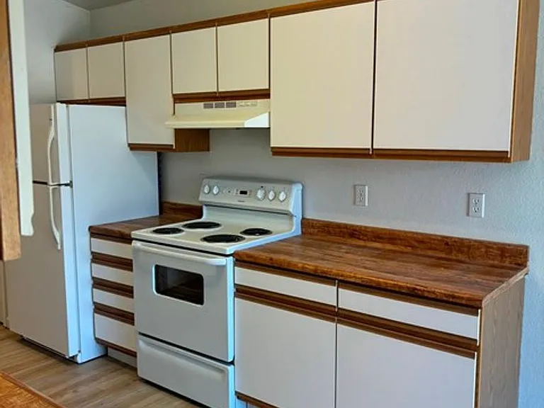 754 W Oregon Ave — Photo 4