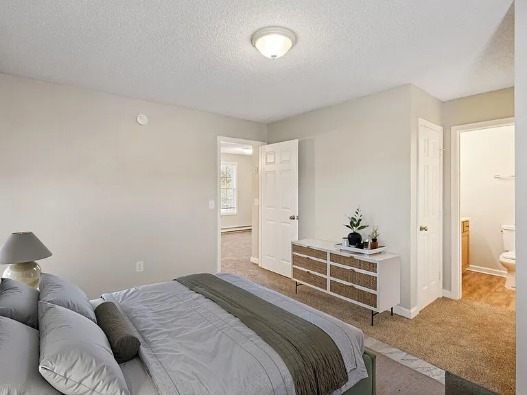 Willow Tree Apartments — Photo 8