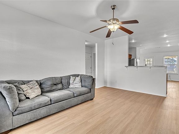 3rd image of 830 Meadowridge Ct
