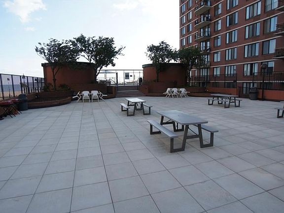 2nd image of 3111 Ocean Pkwy APT 4G