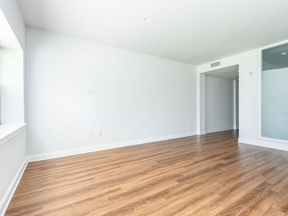 Building Photo 5