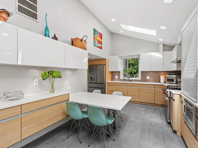 5049 Garfield St NW — Photo 9