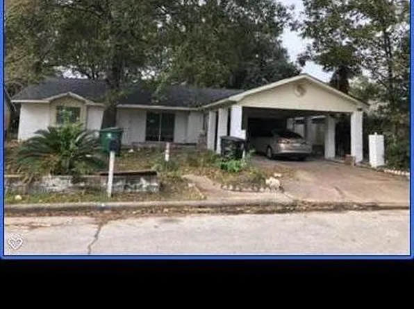 10317 Blades St, Houston, TX 77016